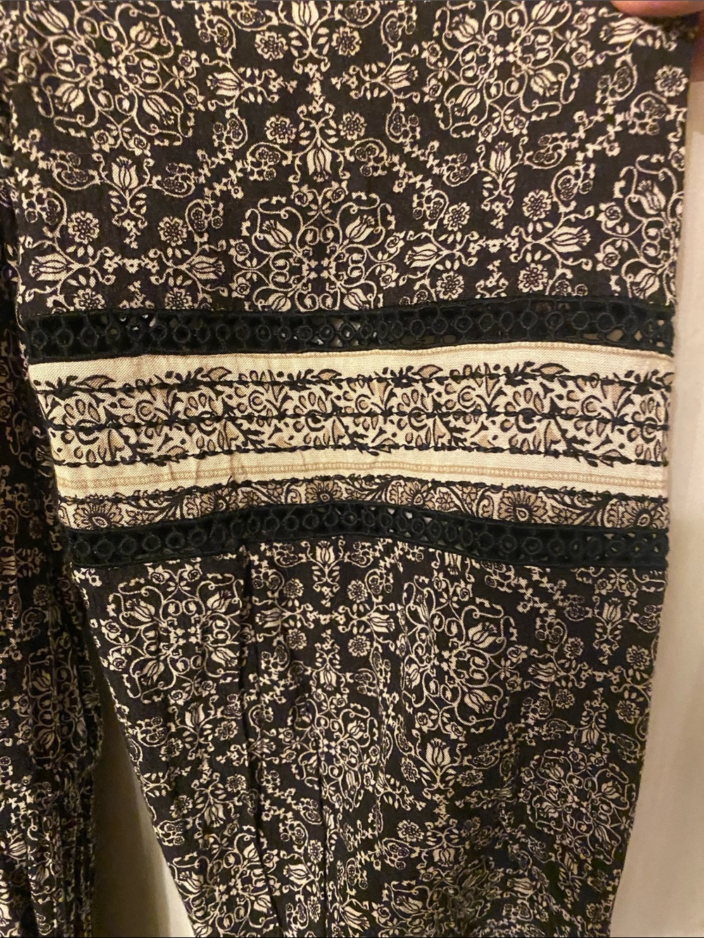 BNWOT American Eagle Boho Black and Cream Printed Cold-Shoulder Dress - Picture 6 of 7